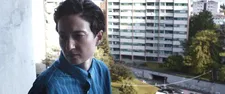 Mark in the city: "He holds himself in a prison, like in a jail."
